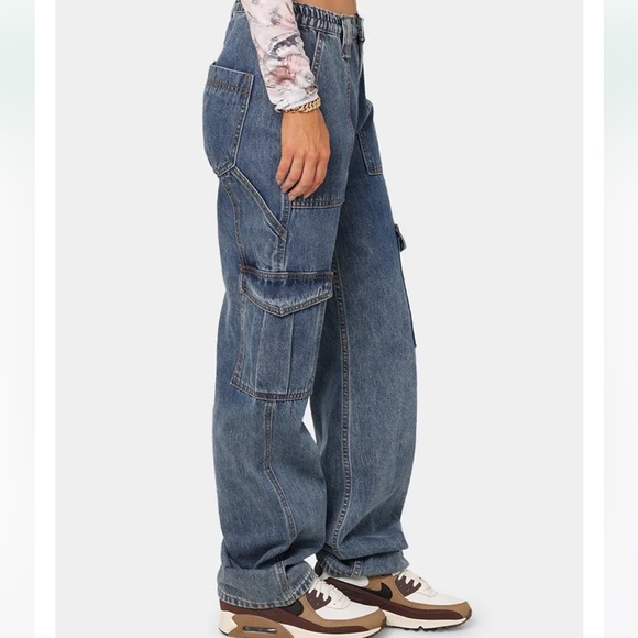 Raspberry colored acid wash cargo jeans - Picture 4 of 14